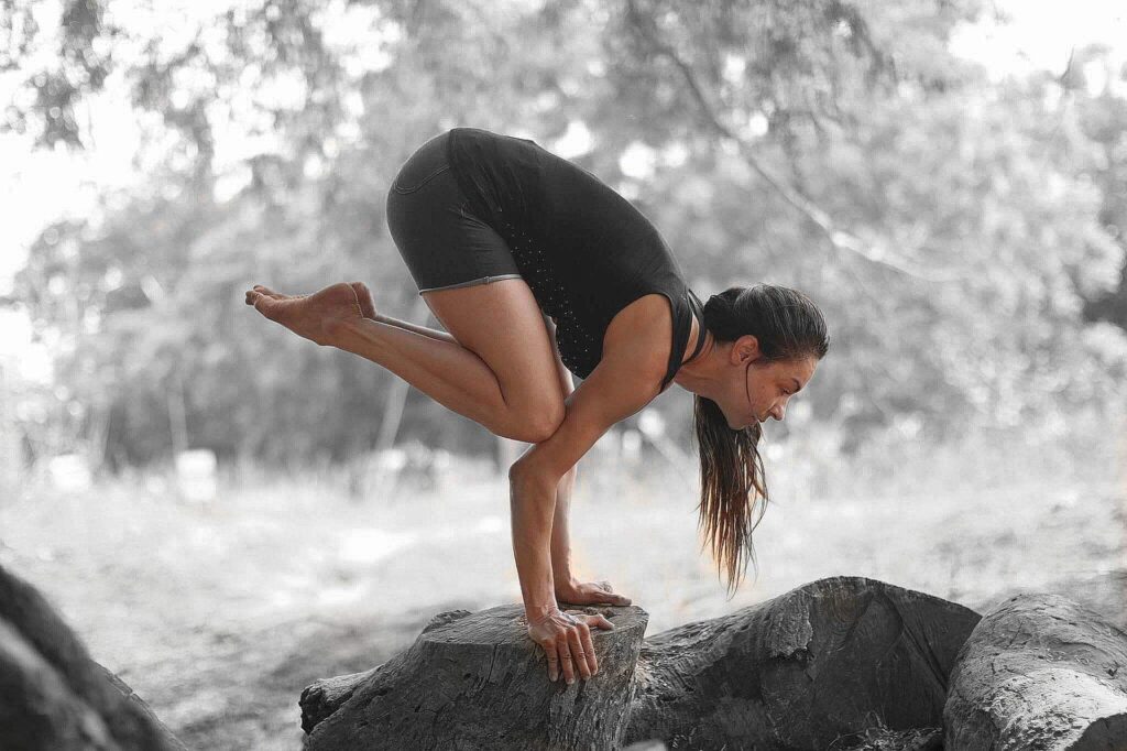 Kakasana | The Crow Pose - Steps, Benefits and Precautions