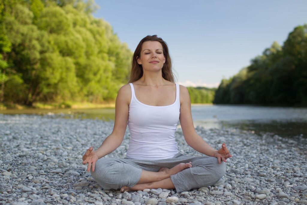 Bhastrika Pranayama - Steps, Precautions and Health Benefits